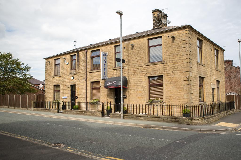 Oak House Bb Bed & Breakfast Oldham Exterior photo